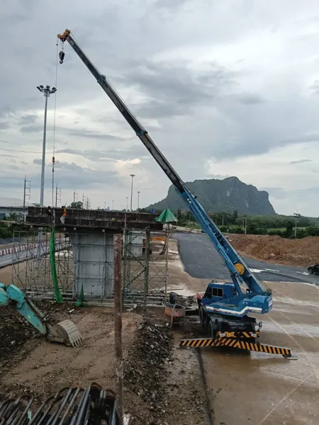 บริการเช่ารถเครน — ภาพหน้างานจริง